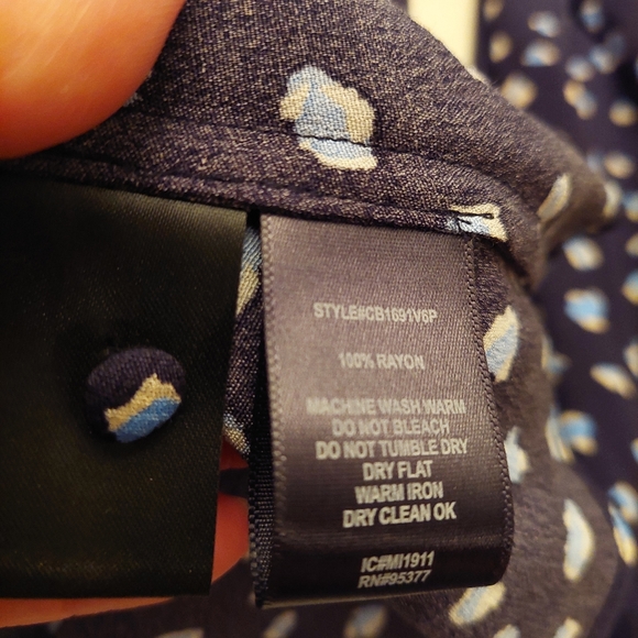 Sanctuary v neck tie front black blue print long sleeve top. Size medium - Picture 9 of 11